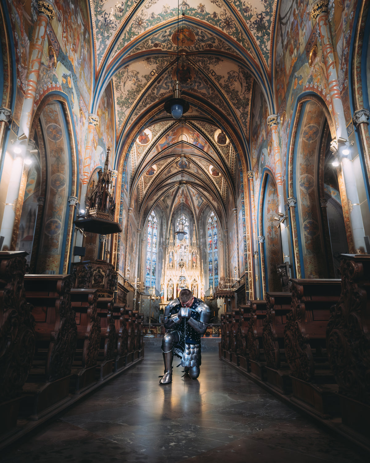 Jan Pidel Kutnar in PSM armor beneath a vaulted church ceiling