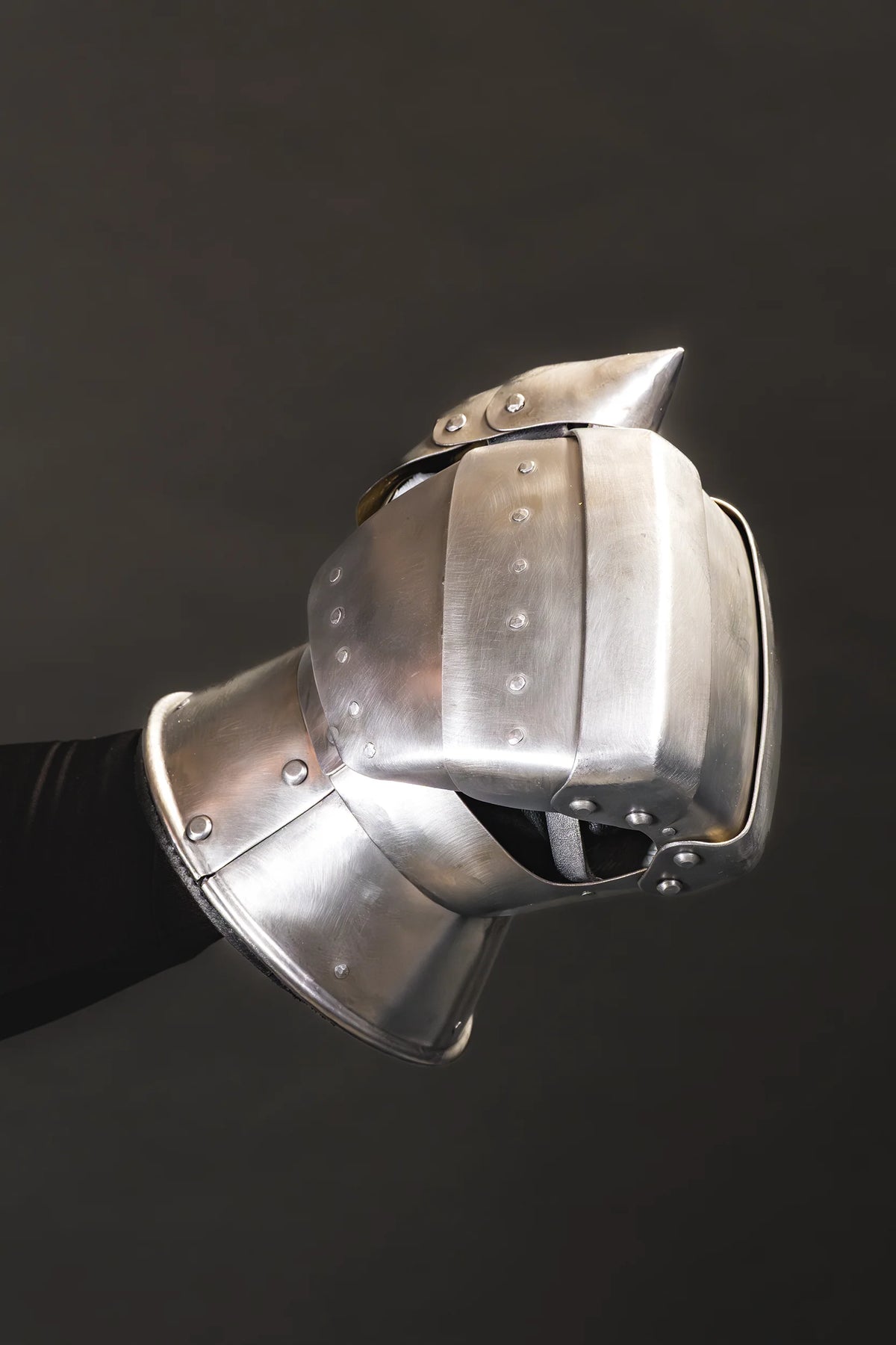Gauntlet — side view
