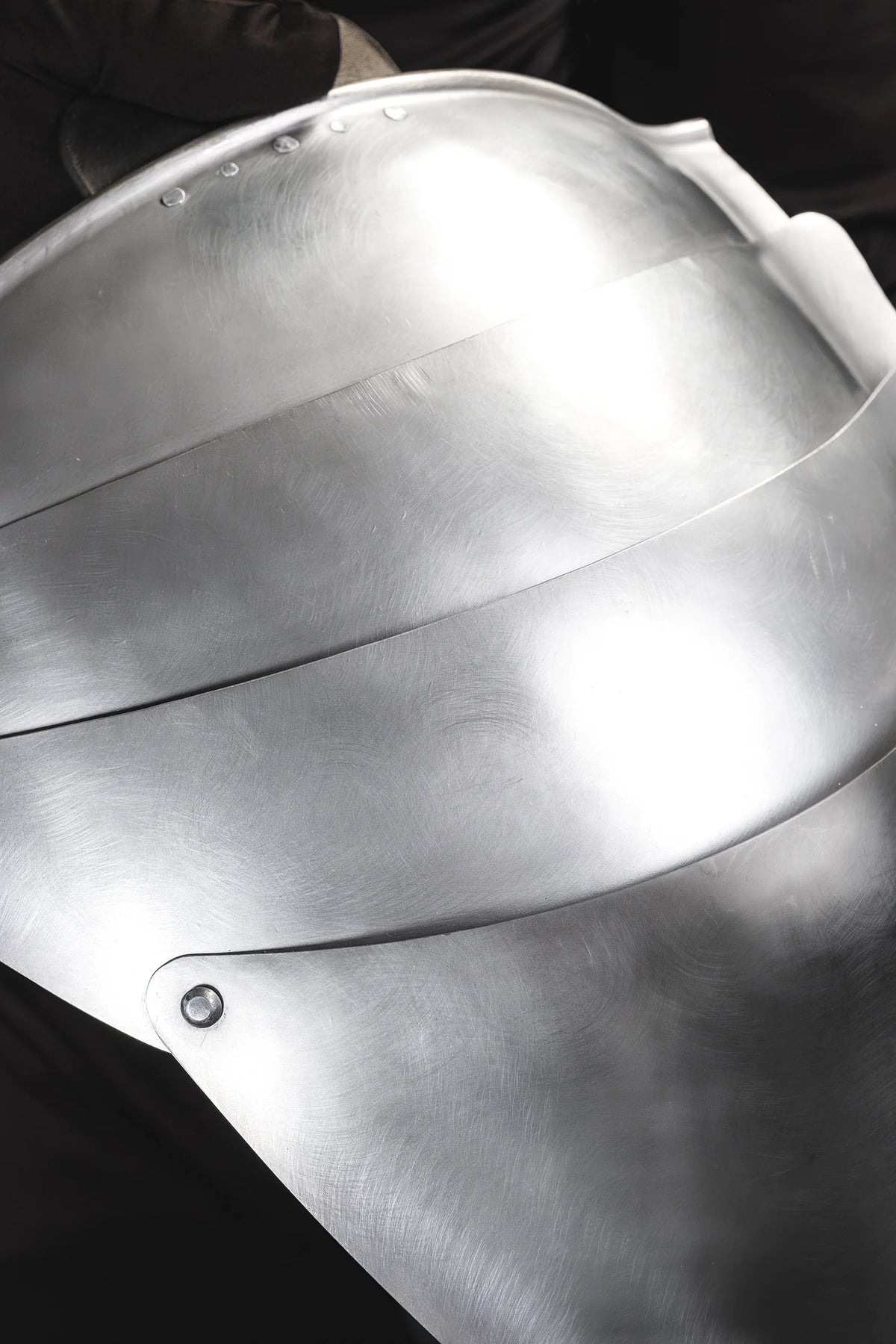 Shoulder armor — plate detail